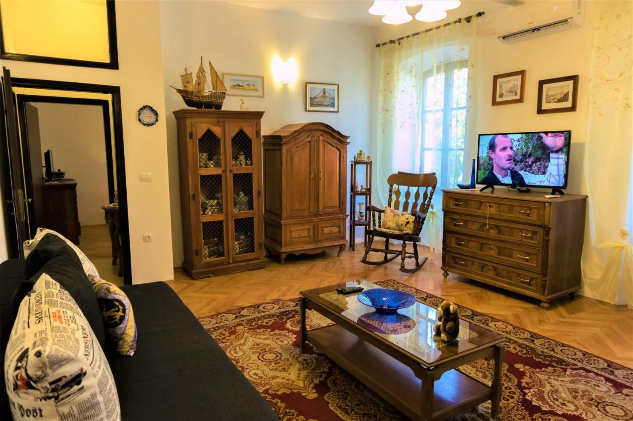 Noemi City Apartments Пула Экстерьер фото