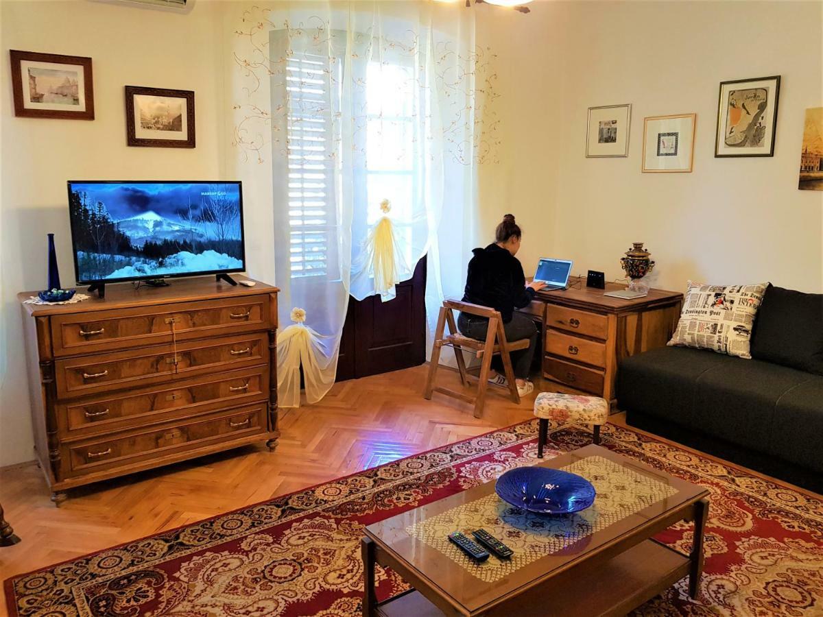Noemi City Apartments Пула Экстерьер фото