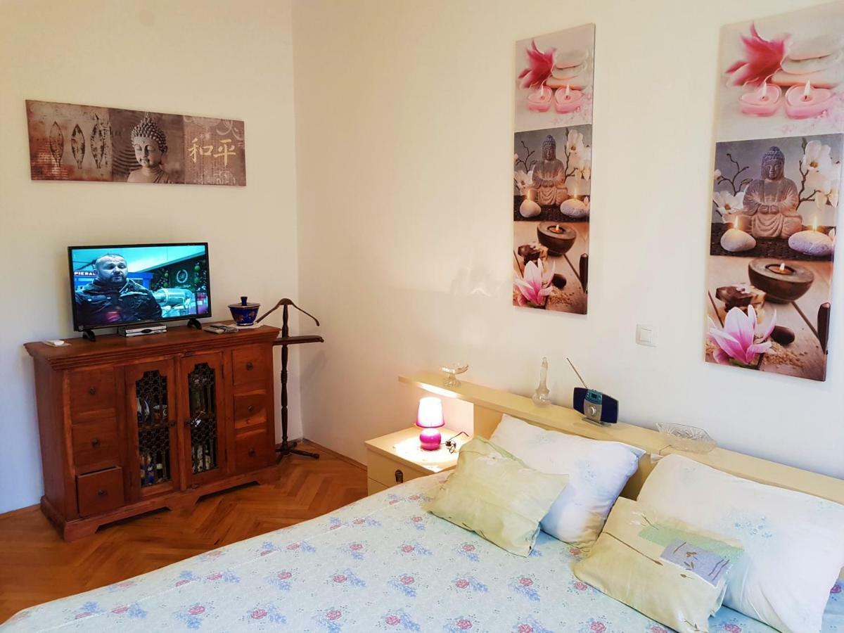 Noemi City Apartments Пула Экстерьер фото