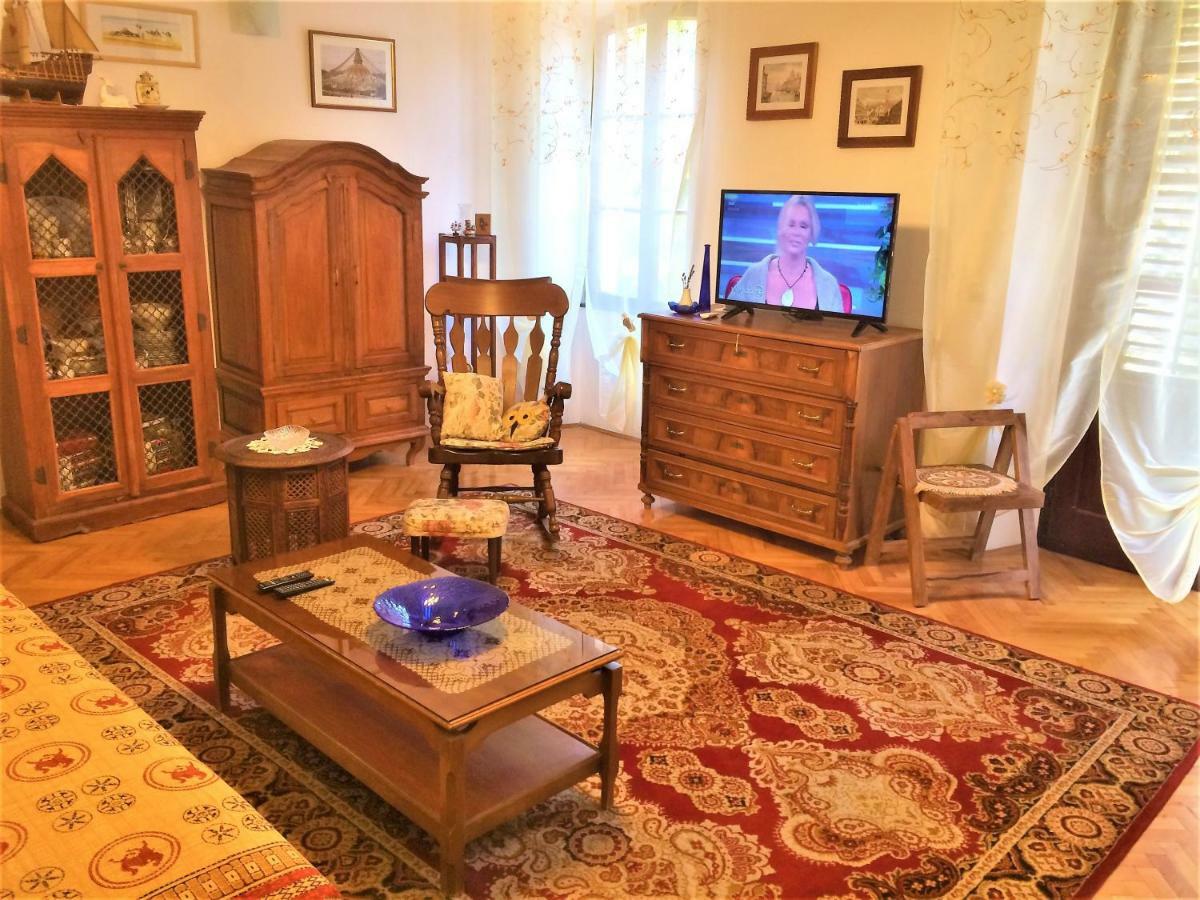 Noemi City Apartments Пула Экстерьер фото